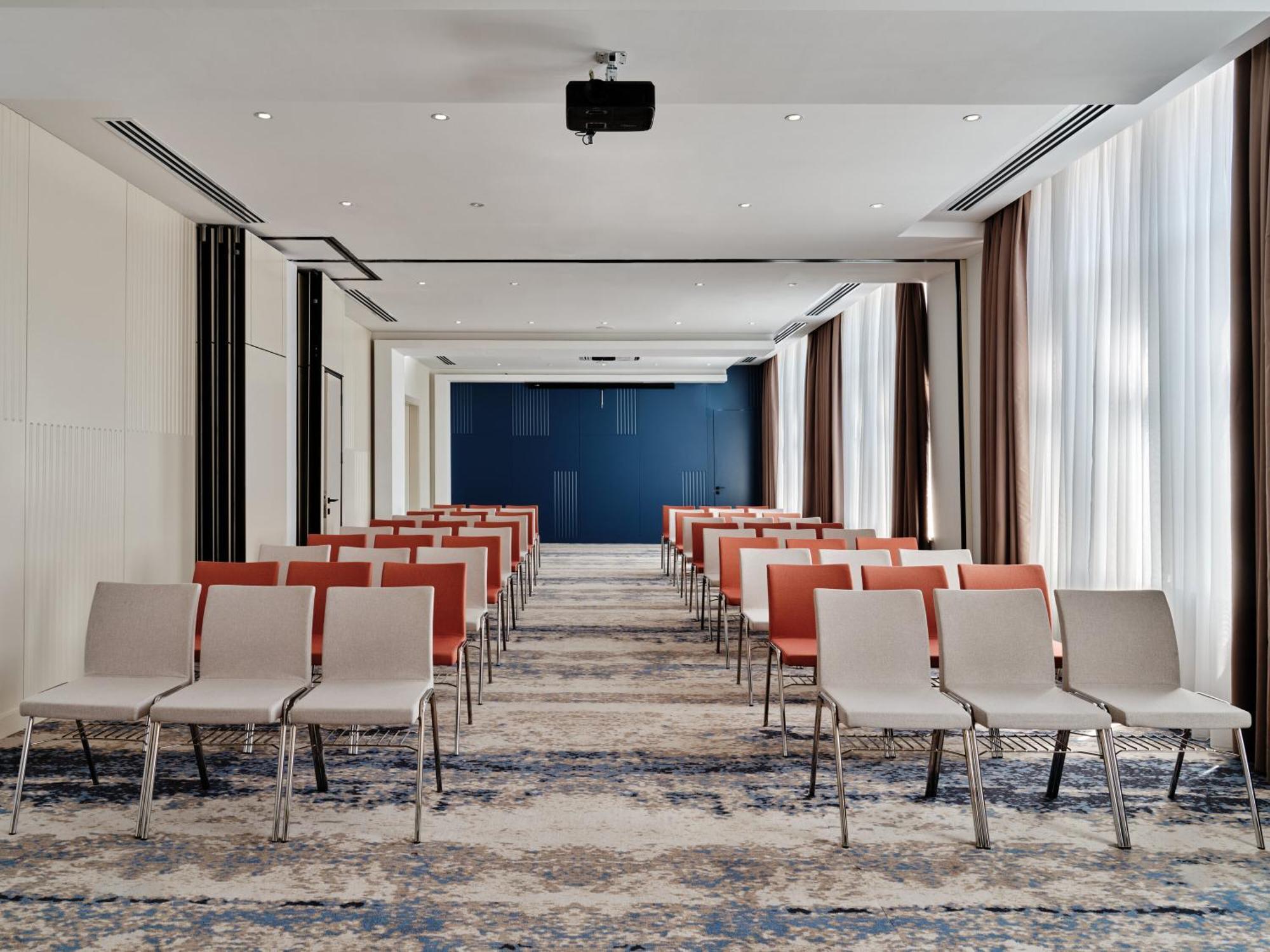 מלון Crowne Plaza Tashkent By Ihg מראה חיצוני תמונה